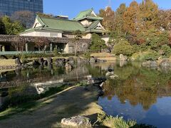 ガラス美術館から歩いて富山城址公園へ。
