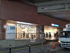 すぐ横には小田急線「豪徳寺駅」があります。
が、ここから小田急線沿いを新宿方面に向かって歩きます☆