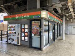 名古屋駅に戻り定番のきしめん。