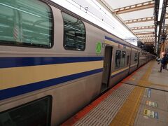 12月16日。時刻は午前10時20分頃。
横須賀線2階建てグリーン車で横浜駅にやってきました。