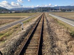 松坂駅から名松線。
しばらくは田園風景。