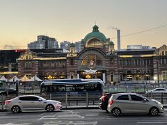 夕暮れのソウル駅。雰囲気良し。