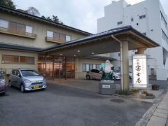 本日宿泊する小浜温泉の「なごみのやど 旅館 富士屋」に到着しました。
全部で8室のこじんまりとしたお宿です。
