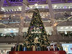 MINATOMIRAI CHRISTMAS 2022はハリーポッター！
ランドマークプラザ1Fの巨大なツリーは、ホグワーツの魔法の樹。
