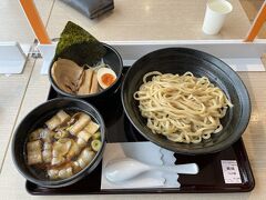 期間限定の美瑛のつけ麺（1300円）。ボリュームがあってガッツリ食べたい人向けでした。美味しかったです。気づいたら無くなってました。