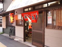 18：54　和歌山ラーメンの有名店、井出商店
行列もなく、カウンター席に座れました
食べログの口コミ数が千を超えるラーメンに期待が膨らみます、
本場で初めての和歌山ラーメンです。