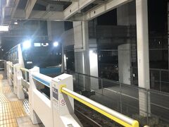 東十条駅は4時32分発の始発列車で出発。