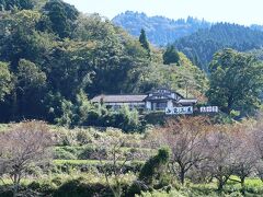 高森市街地を抜け少し進むと「山見茶屋」が見えてきました。