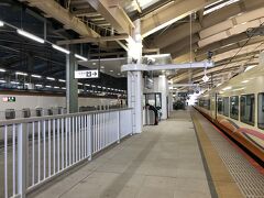 新潟駅では新幹線から特急いなほへの乗り換えは水平移動で自動改札を通過できるので楽ちんです。