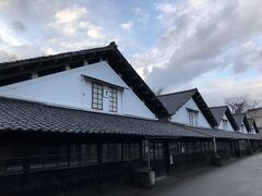 酒田で最も有名な山居倉庫を訪れます。