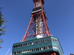 わかるかなぁ
ラベンダー越しのテレビ塔
富良野に行ってもラベンダーは終わってるし花畑の見頃は過ぎてるけれどね！