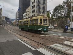 路面電車に遭遇。いつまでもあってほしい風景