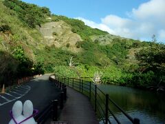 海岸を散歩したらまた戻ります。