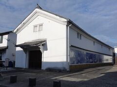 久家の大蔵。造り酒屋の『久家本店』が貯蔵庫として使用していた酒蔵です。

江戸時代の終わりに建てられたもの。
