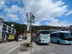 １１時１５分、
飯山駅から３０分ほどで野沢温泉に着いたヨ！