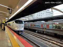 【11月30日（水）1日目】
天王寺駅から、『はるか』に乗って、関西国際空港へ向かいます。