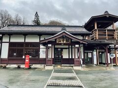 駅舎

有人駅だが、改札内にコインロッカーがあって、境界線がなんだかファジー