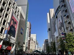 銀座のメインストリート、土・日曜日・祝祭日は歩行者天国になります。
活気がありとても華やか。