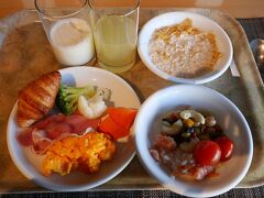 おはようございます。
長崎市内滞在2日目のワタシの朝食はこんな感じ。

※前日までの様子は 〈長崎市内 前編〉をご覧ください。
