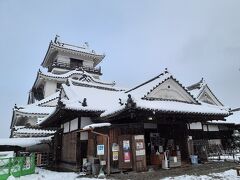 わっ凄い！お城が雪だらけ、