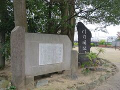 ノーフォーク広場横にある門司関址。大化2年に置かれた関所です。都と大宰府を結ぶ交通の要所にあった門司ですから、通行人や船を取り締まったそうです。