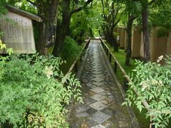 【光悦寺】
源光庵から歩いてすぐにあり、私は初めて来ました。
有名寺院や文化財特別公開寺院などしか行かなかったですしね。