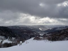 2022/2/18
めいほうスキー場

リフトやコースの配置がとってもよくて気持ちよく滑れるスキー場。
岐阜の中でもインターから遠いので行くのはちょっと大変だけどまた行きたいと思うスキー場です。