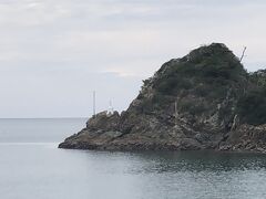 崎津集落の先にある「海上のマリア像」。航海の安全を祈っているように見えました。