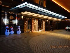 『アパホテル&リゾート 横浜ベイタワー』に到着。
クリスマス雪だるまもお出迎え。