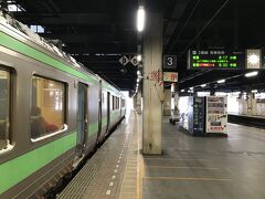 札幌から小樽行きの電車に乗ります。