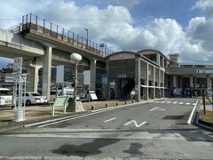 途中の土佐くろしお鉄道の終点「奈半利」駅を通ります。出発時点では15名ほどの乗車がありましたが、ここ過ぎると所々に乗客が少なくなっていきます。