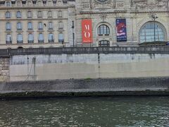 オルセー美術館（Musée d'Orsay）
大きな時計が目印です。明日行く予定です。