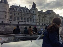 ルーヴル美術館（ Musée du Louvre）
今日　午後1番に見学しました。詳しくはパリ旅行3日目-2 ルーブル美術館をご覧ください。