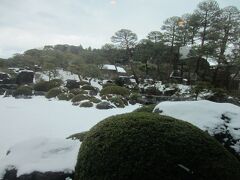 雪景色の庭園。雪の季節でなければ…。