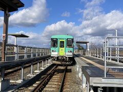 法華口駅は新しくすれ違いできるホームが造られました。
昨今乗客減少の時代ですがローカル線にしては珍しく増発するためです。