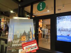 駅構内のツーリストインフォへ向かいましたが、場所がわかりにくい・・・。ちょっと並びましたが無事アントワープ・シティ・カードを購入。

Antwerp City Card
24h EUR 29
・市内トラム・バスが無料
・ノートルダム大聖堂（EUR6）が無料
・プランタン・モレトゥス博物館（EUR12）が無料
・ルーベンスの家（EUR12）が無料
→これだけで元はとれます。