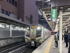 仙台駅で折返し16:41 発 小牛田行きとなるこの電車に乗車。