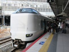 12時12分新大阪駅始発、新宮駅行き「くろしお11号」が入線して来ました。撮影を終え乗車します。

