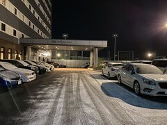 1時間20分ほどで阿南に到着。今晩の宿泊はルートイン阿南。駅からは徒歩10分ほどかかりますが、周りに高い建物がなく、駅から見えますので、迷うことはないと思います。それにしても四国とは思えない景色です。。。
２日目に続きます。
https://4travel.jp/travelogue/11800318

