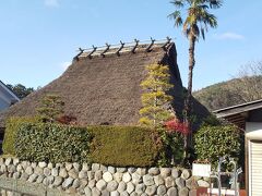 大福光寺の近くに昔の茅葺の家が目につき行ってみました。
帰って調べてみると観光名勝「渡邊家住宅」でした。