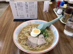 友人と待ち合わせの奥様を送り、私は久し振りに、牛骨ラーメンを頂きに来ました。

こちら香味徳の牛骨ラーメンが、私は一番好きです。
このご時世、若干値上げされていましたが、変わらぬスタイルと味、美味しかったです。