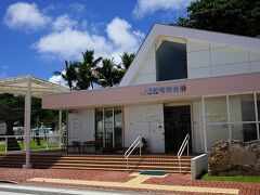 翌日朝一のははじま丸で、二時間かけて母島沖港に到着。待合所に観光協会がある。