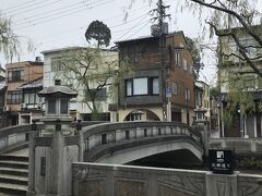 北柳通りをそぞろ歩き「弁天橋」「桃島橋」「柳湯橋」「愛宕橋」「王橋」と続く。

最後の「王橋」は「一の湯の前の車の往来がある橋です」