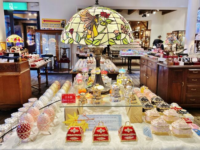 中に入ると沢山のオルゴールに圧倒！華やかな空気に包まれています。