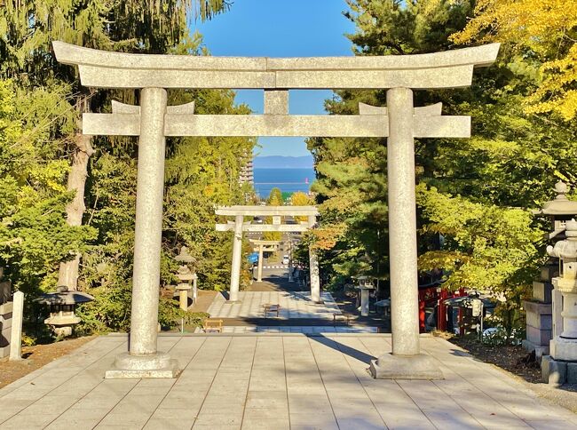 参道にある3つの鳥居と小樽港、なかなか美しい光景でお気に入りの1枚(*^^*)