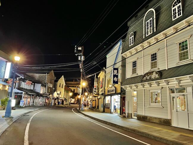 夜の堺町通りを散策。日中は観光客でにぎわう堺町通り商店街も、ご覧の通り静かです。<br />