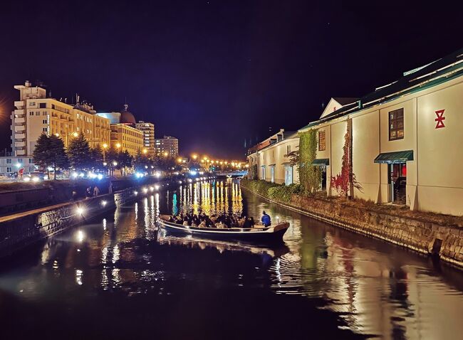再び運河に戻ってきました。ナイトクルーズが人気で乗船場には観光客が沢山並んでいました。