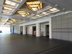 大阪帝国ホテルで10:00頃まで部屋でゆっくりとして、チェックアウトしました。