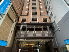 雪降っていたのでタクシーでホテルまで。運転手さん、博多訛りのお爺ちゃん、癖つよw、1050円Suicaでっていったら現金で1000円でいーよ、だって笑笑、ま、いっか