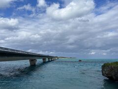 池間島へ渡る橋の手前に車を止めて